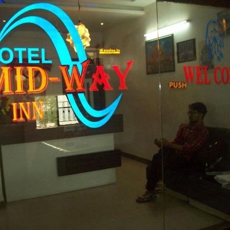 Hotel Mid - Way Inn Gandhinagar Exterior photo