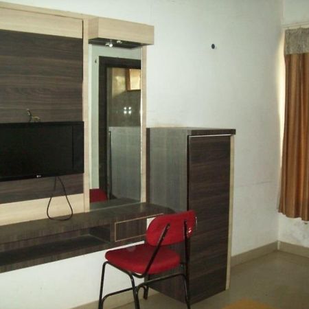 Hotel Mid - Way Inn Gandhinagar Exterior photo